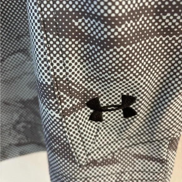 NWOT Under Armour Heat Gear Men’s Shorts - 32 inch waist. Grey Camo Cargo - Picture 2 of 8